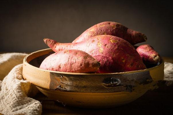 紅薯有黑色斑點削掉還能吃嗎 紅薯有黑色斑點是什么原因 紅薯有黑色斑點削掉還能吃嗎 紅薯有黑色斑點是什么原因