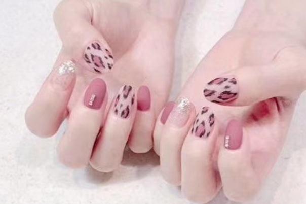 指甲油有甲醛嗎 指甲油有腐蝕性嗎 指甲油有甲醛嗎 指甲油有腐蝕性嗎