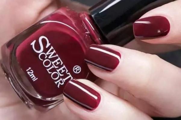 指甲油對身體有什么危害 指甲油干了放熱水里 指甲油對身體有什么危害 指甲油干了放熱水里