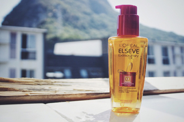 護(hù)發(fā)精油是護(hù)發(fā)素嗎 護(hù)發(fā)精油和護(hù)發(fā)素的區(qū)別在哪 護(hù)發(fā)精油是護(hù)發(fā)素嗎 護(hù)發(fā)精油和護(hù)發(fā)素的區(qū)別在哪