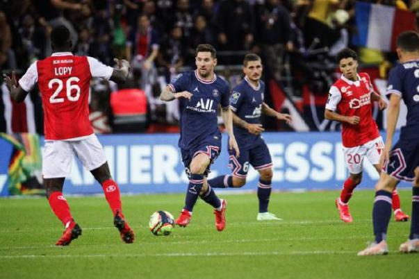 踢足球是多少個(gè)人 足球運(yùn)動(dòng)都有什么特點(diǎn) 踢足球是多少個(gè)人 足球運(yùn)動(dòng)都有什么特點(diǎn)