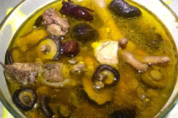 燉雞湯用公雞還是母雞 燉雞湯用什么雞最好 燉雞湯用公雞還是母雞 燉雞湯用什么雞最好