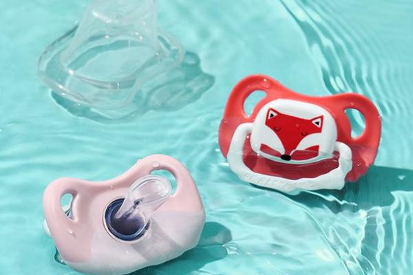 安撫奶嘴會(huì)吸入空氣嗎 安撫奶嘴會(huì)加重脹氣嗎 安撫奶嘴會(huì)吸入空氣嗎 安撫奶嘴會(huì)加重脹氣嗎