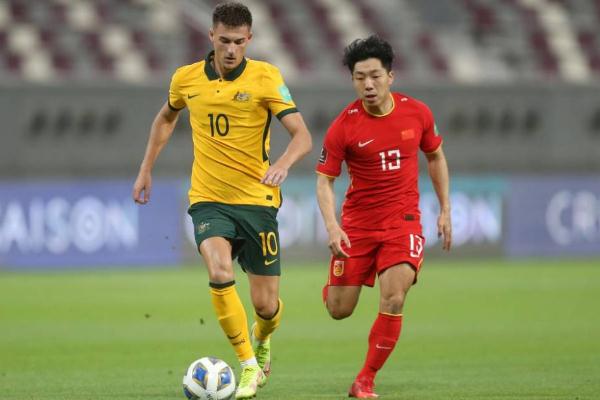 踢足球要買什么裝備 踢足球要注意什么