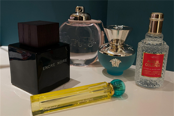 香水放車里暴曬的后果 香水放車里安全嗎 香水放車里暴曬的后果 香水放車里安全嗎