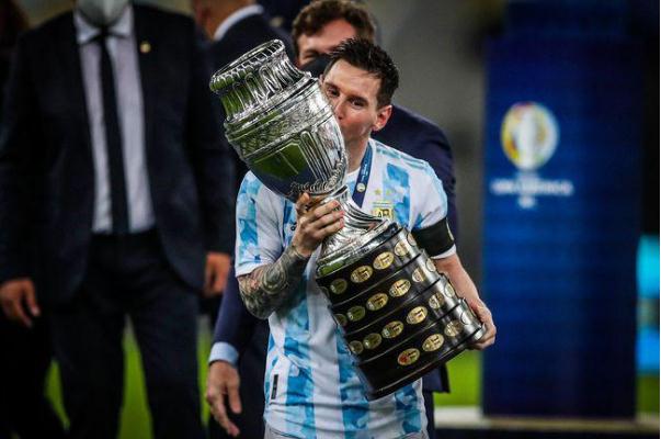 足球運(yùn)動(dòng)員是怎么訓(xùn)練的 足球運(yùn)動(dòng)員是什么職業(yè) 足球運(yùn)動(dòng)員是怎么訓(xùn)練的 足球運(yùn)動(dòng)員是什么職業(yè)