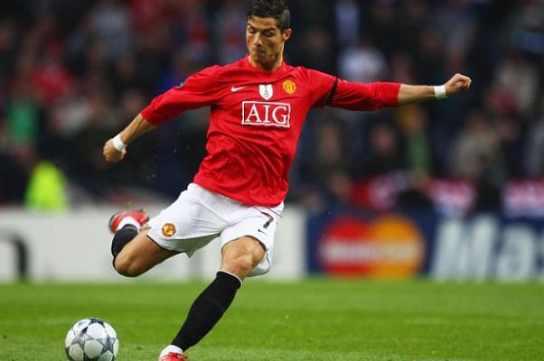 踢足球要求身高嗎 足球運(yùn)動員的黃金年齡段