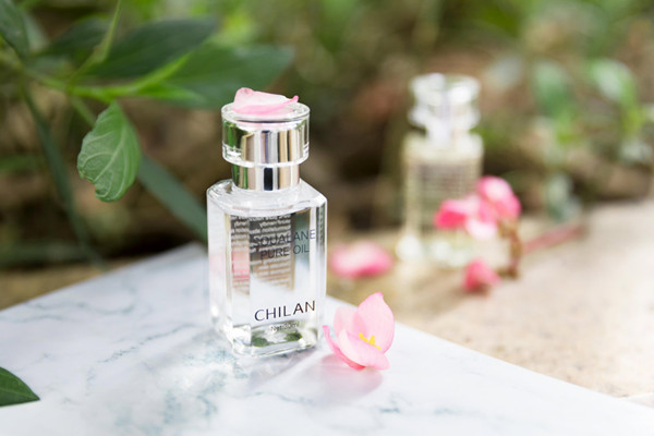 角鯊?fù)闀粫露?角鯊?fù)榭梢蕴焯煊脝?>
         				<strong>角鯊?fù)闀粫露?角鯊?fù)榭梢蕴焯煊脝?/strong>
         			</a>
         				<p>角鯊?fù)槭褂弥髸粫l(fā)爆痘的情況？角鯊?fù)榭梢蕴焯焓褂脝?？角鯊?fù)橐话阍谑裁磿r間使用是合適的呢？角鯊?fù)榈乃幚碜饔檬鞘裁矗?/p>
         		</li> 
                                               <li>
         			<a href=