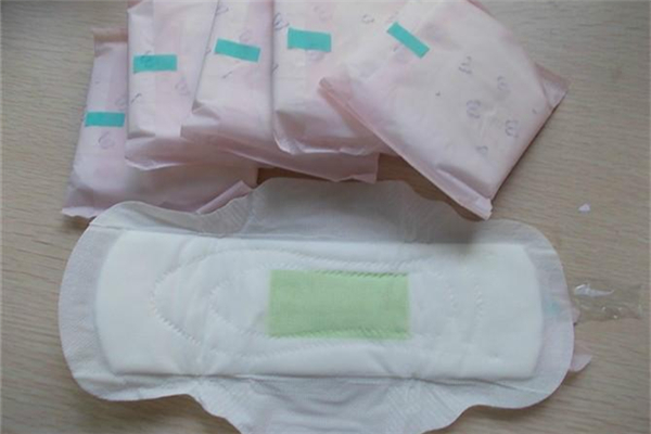 衛(wèi)生巾過(guò)敏下面很癢怎么辦 衛(wèi)生巾過(guò)敏有哪些癥狀