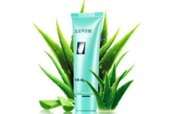 蘆薈膠要洗掉么 蘆薈膠涂臉上多長時(shí)間發(fā)揮作用