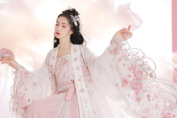 漢服可以機(jī)洗嗎 為什么漢服不能用洗衣機(jī)洗 漢服可以機(jī)洗嗎 為什么漢服不能用洗衣機(jī)洗