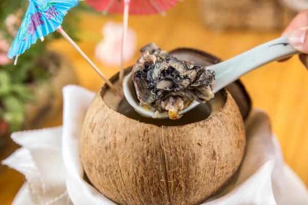 椰子汁可以補(bǔ)羊水嗎 椰子汁可以降尿酸嗎