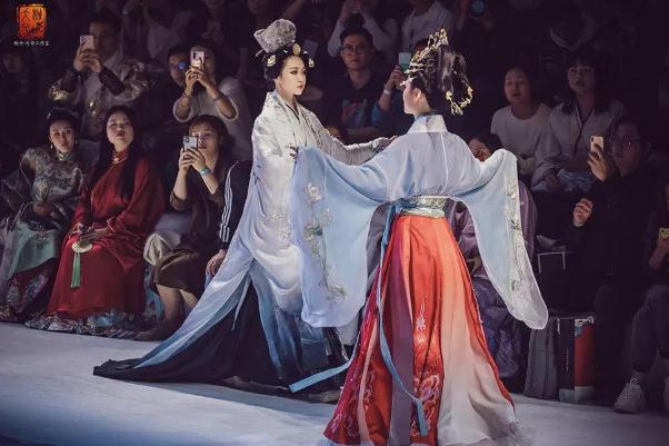 漢服可以機(jī)洗嗎 為什么漢服不能用洗衣機(jī)洗 漢服可以機(jī)洗嗎 為什么漢服不能用洗衣機(jī)洗