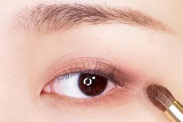 眼妝對眼睛有影響嗎 眼妝對于妝容的重要性 眼妝對眼睛有影響嗎 眼妝對于妝容的重要性