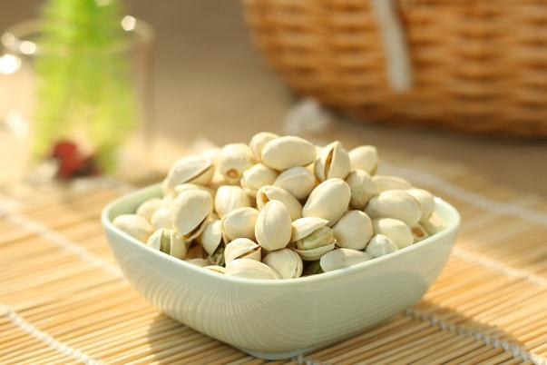 開心果可以和蝦一起吃嗎 開心果和什么不能一起吃 開心果可以和蝦一起吃嗎 開心果和什么不能一起吃