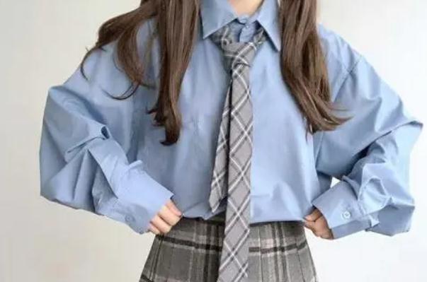 jk制服要買(mǎi)大一碼嗎 jk制服要扎什么頭發(fā)