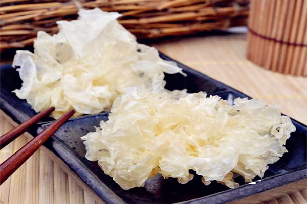 銀耳能天天吃嗎 銀耳吃多了有什么害處 銀耳能天天吃嗎 銀耳吃多了有什么害處