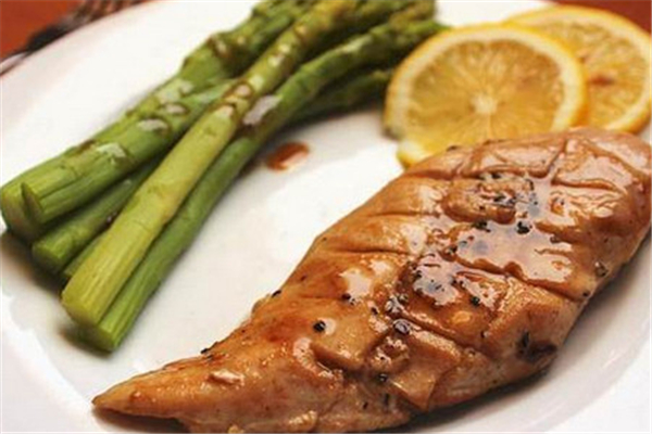 雞胸肉是優(yōu)質蛋白嗎 雞胸肉屬于蛋白質還是碳水