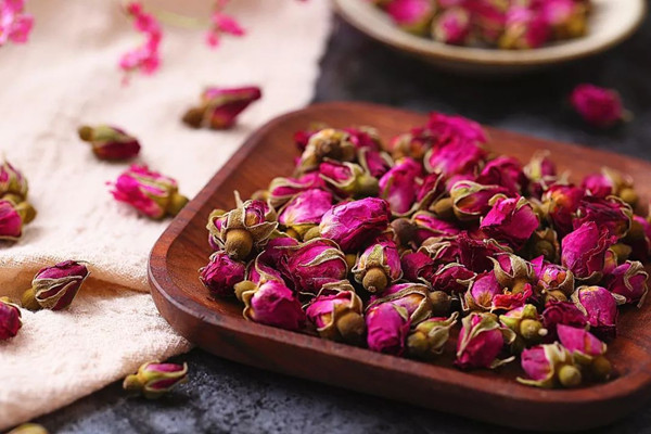 玫瑰花茶可以空腹喝嗎 玫瑰花茶什么時間段喝好 玫瑰花茶可以空腹喝嗎 玫瑰花茶什么時間段喝好