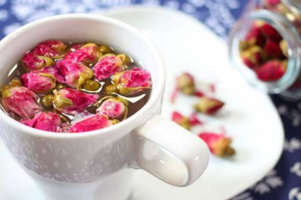 玫瑰花茶可以空腹喝嗎 玫瑰花茶什么時間段喝好 玫瑰花茶可以空腹喝嗎 玫瑰花茶什么時間段喝好