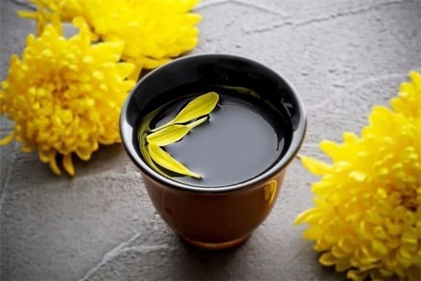 菊花酒可以降血壓?jiǎn)?菊花酒的功效和作用點(diǎn) 菊花酒可以降血壓?jiǎn)?菊花酒的功效和作用點(diǎn)