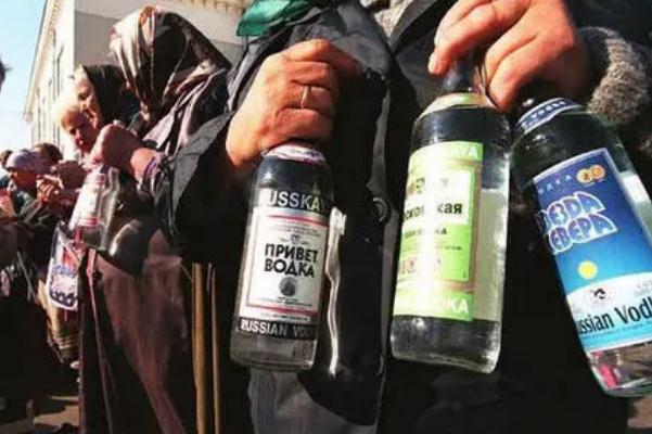 假酒喝了有什么癥狀 假酒和真酒的區(qū)別 假酒喝了有什么癥狀 假酒和真酒的區(qū)別