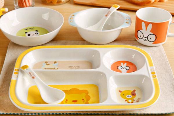 兒童餐具什么材質(zhì)最安全 兒童餐具哪個(gè)品牌好 兒童餐具什么材質(zhì)最安全 兒童餐具哪個(gè)品牌好