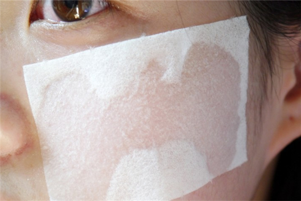 濕敷和敷面膜有什么區(qū)別 濕敷的作用和功效是什么 濕敷和敷面膜有什么區(qū)別 濕敷的作用和功效是什么