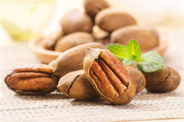 碧根果血脂高的人可以吃不 碧根果適合什么人吃 碧根果血脂高的人可以吃不 碧根果適合什么人吃