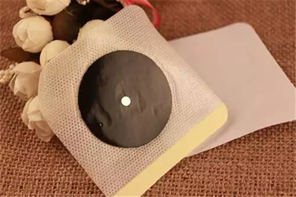 膏藥的膠怎么快速去除 膏藥撕下來很痛怎么辦 膏藥的膠怎么快速去除 膏藥撕下來很痛怎么辦