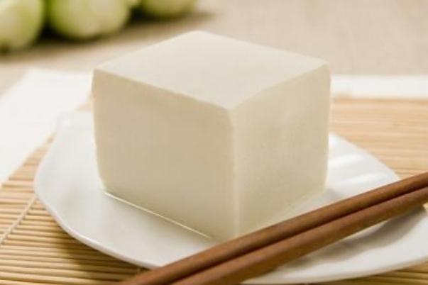 豆腐有點(diǎn)酸味還能吃嗎 豆腐酸了吃了會(huì)中毒嗎 豆腐有點(diǎn)酸味還能吃嗎 豆腐酸了吃了會(huì)中毒嗎