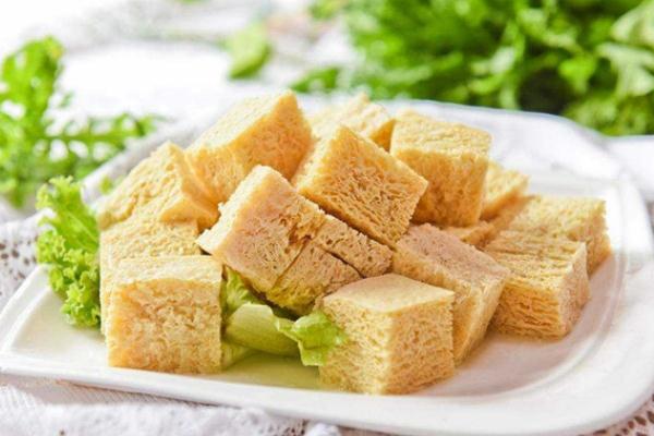 豆腐有點(diǎn)酸味還能吃嗎 豆腐酸了吃了會(huì)中毒嗎 豆腐有點(diǎn)酸味還能吃嗎 豆腐酸了吃了會(huì)中毒嗎