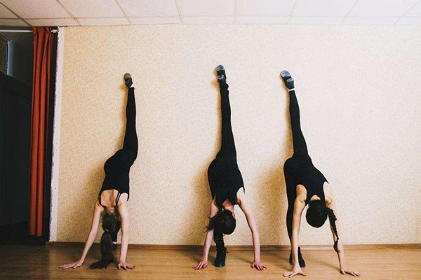 倒立可以減肥嗎 倒立能瘦肚子嗎 倒立可以減肥嗎 倒立能瘦肚子嗎