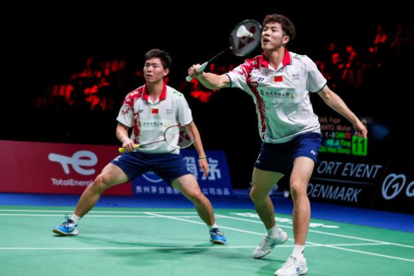 打羽毛球要穿什么鞋 打羽毛球要注意的事項(xiàng) 打羽毛球要穿什么鞋 打羽毛球要注意的事項(xiàng)