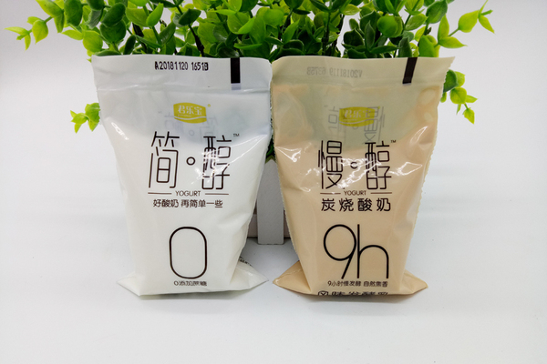 炭燒酸奶和普通酸奶有什么區(qū)別 炭燒酸奶和普通酸奶哪個(gè)好