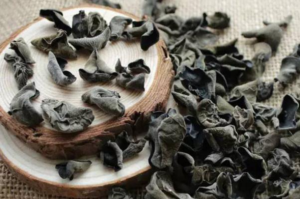 黑木耳有酸味能吃嗎 黑木耳有酸味是怎么回事 黑木耳有酸味能吃嗎 黑木耳有酸味是怎么回事