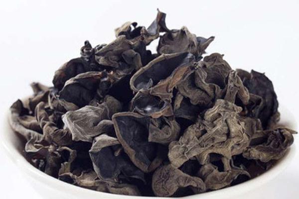 黑木耳的保質(zhì)期是多久 黑木耳過期了能吃嗎 黑木耳的保質(zhì)期是多久 黑木耳過期了能吃嗎