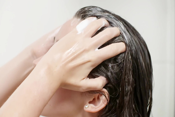 洗頭一定要用護發(fā)素嗎 洗頭一定要用吹風機嗎