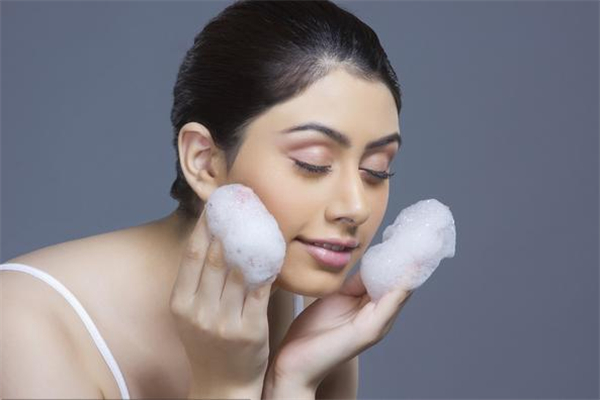 洗臉加白醋有什么作用 洗臉加多少白醋 洗臉加白醋有什么作用 洗臉加多少白醋