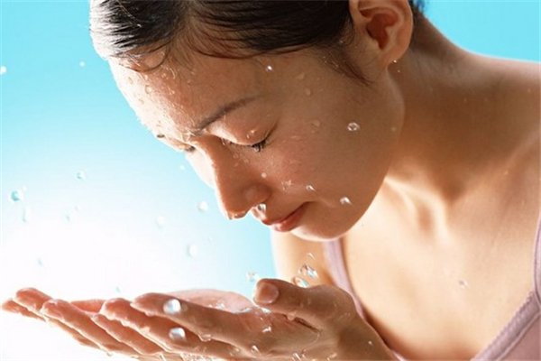 洗臉加白醋有什么作用 洗臉加多少白醋 洗臉加白醋有什么作用 洗臉加多少白醋