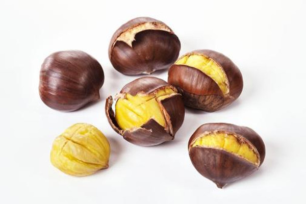 板栗可以和螃蟹一起吃嗎 板栗可以和牛奶一起吃嗎