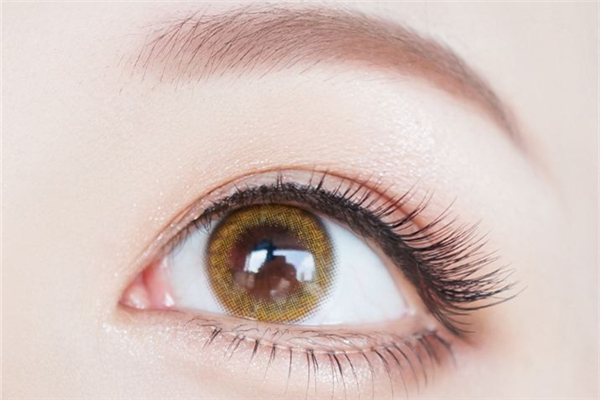 美瞳戴著霧蒙蒙的咋回事 美瞳帶上老是滑怎么辦 美瞳戴著霧蒙蒙的咋回事 美瞳帶上老是滑怎么辦