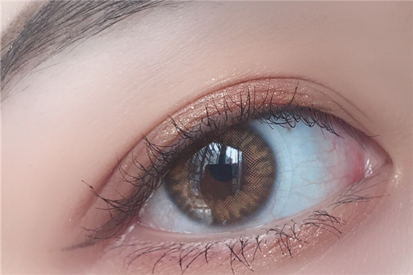 美瞳戴著霧蒙蒙的咋回事 美瞳帶上老是滑怎么辦 美瞳戴著霧蒙蒙的咋回事 美瞳帶上老是滑怎么辦