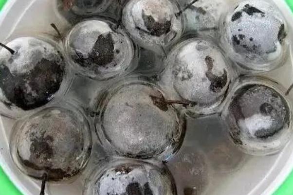 凍梨的皮可以吃嗎 凍梨的正確做法 凍梨的皮可以吃嗎 凍梨的正確做法