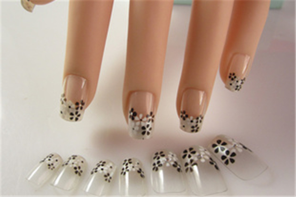 貼甲片會(huì)讓甲床變長(zhǎng)嗎 貼甲片有什么好處 貼甲片會(huì)讓甲床變長(zhǎng)嗎 貼甲片有什么好處