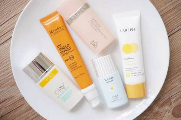 防曬霜的有效期一般是多久 防曬霜開(kāi)封后多久不能用 防曬霜的有效期一般是多久 防曬霜開(kāi)封后多久不能用