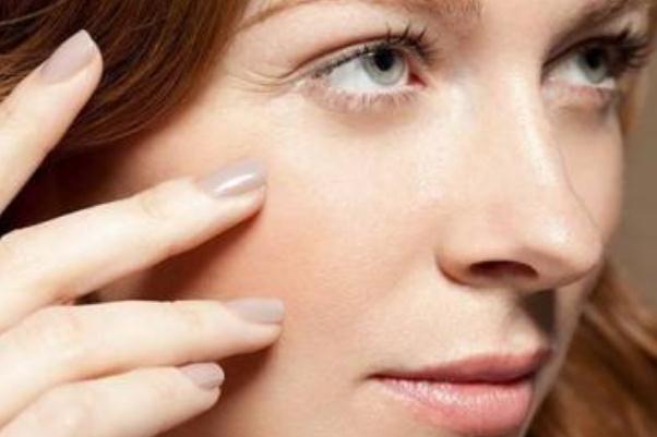 眼部細(xì)紋會(huì)自己消失嗎 女人正常多少歲眼部有細(xì)紋