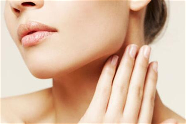 頸紋跟年齡有關系嗎 頸紋一般多大年齡會出現(xiàn)