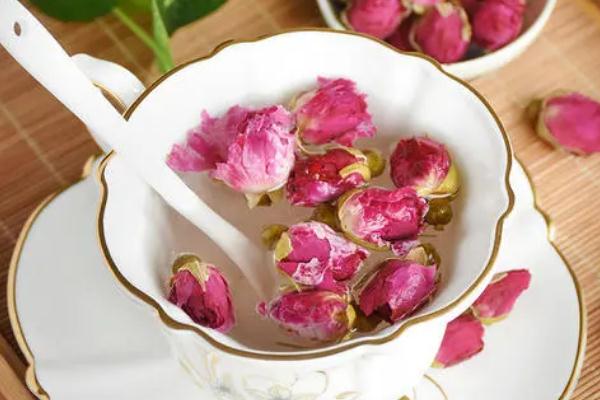 玫瑰茶功效 玫瑰茶搭配什么喝最合適 玫瑰茶功效 玫瑰茶搭配什么喝最合適