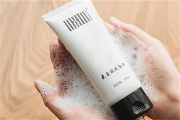 氨基酸洗面奶對油性皮膚有用嗎 氨基酸洗面奶對皮膚有沒有傷害